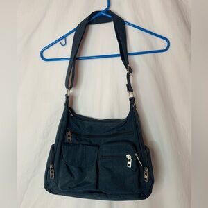 Bueno crossbody bag, adjustable strap, lots of pockets, dark navy blue